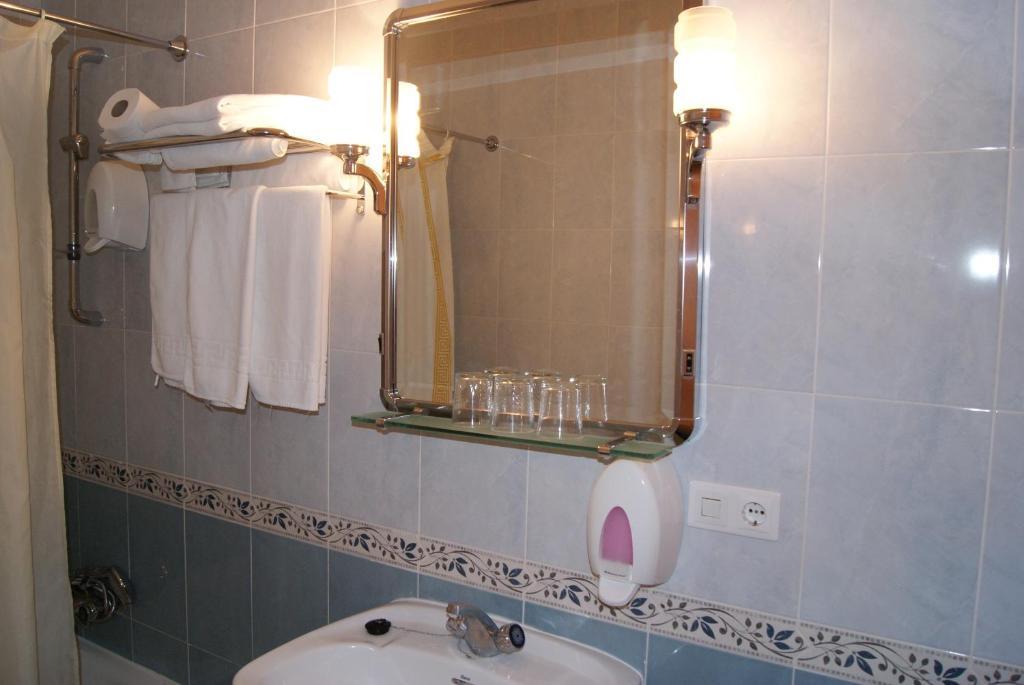 Hotel Alameda Alba De Tormes Quarto foto
