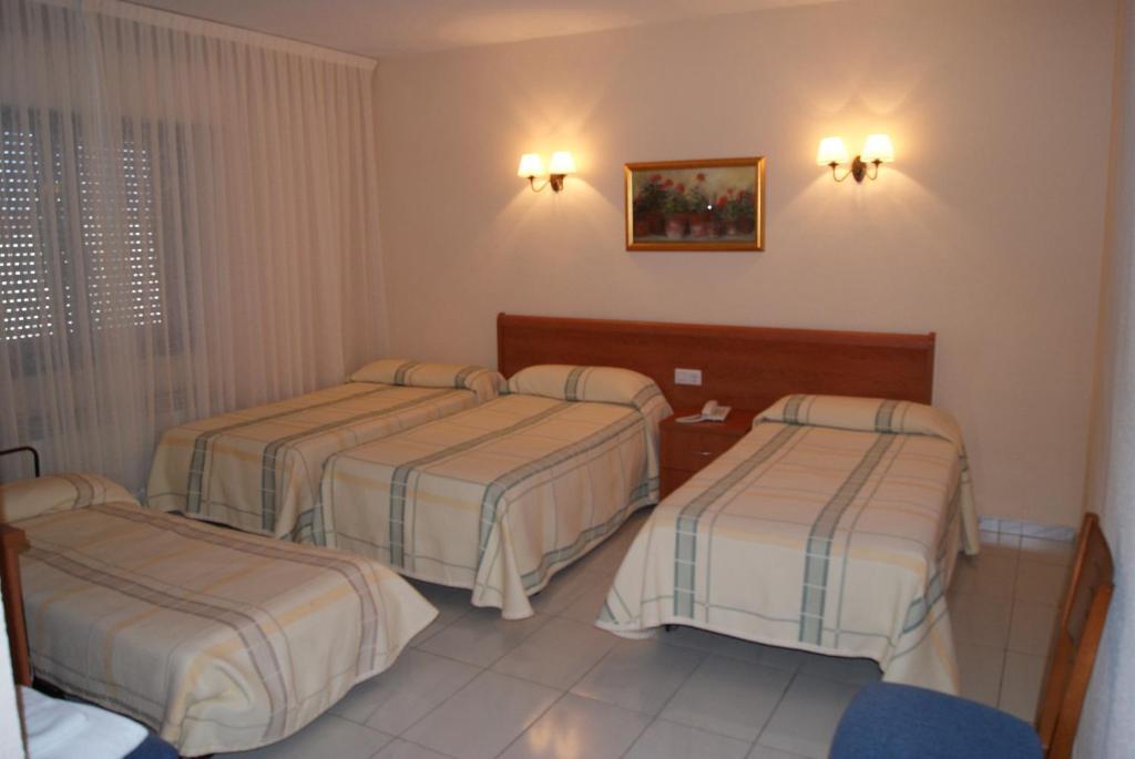 Hotel Alameda Alba De Tormes Quarto foto