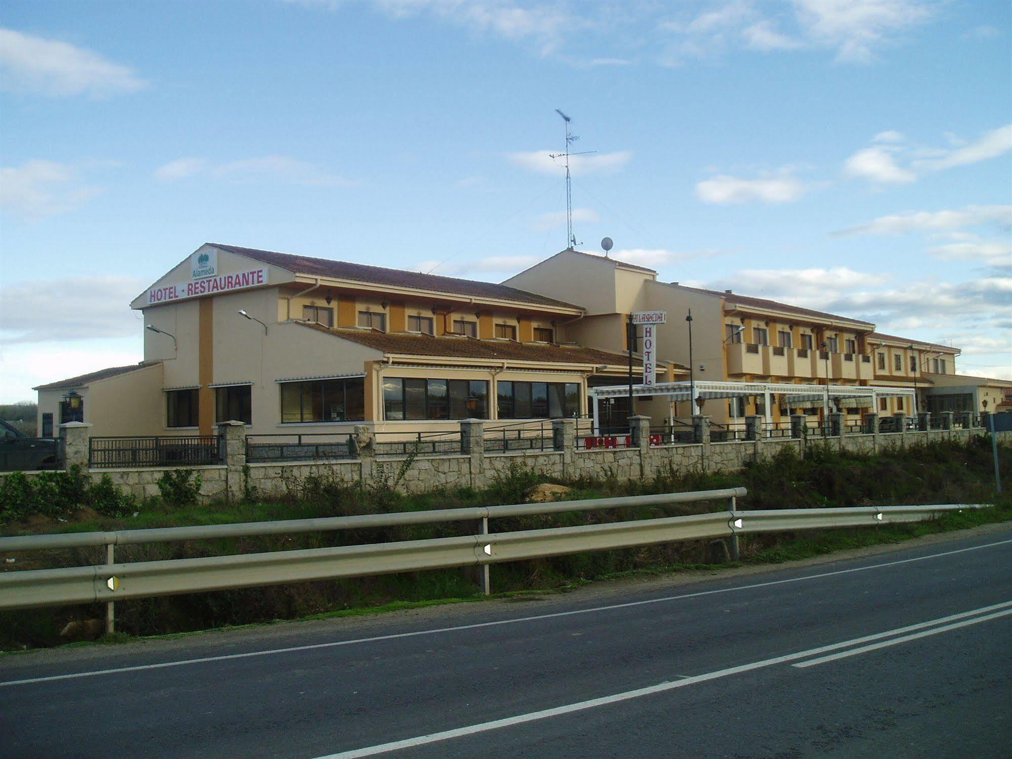 Hotel Alameda Alba De Tormes Exterior foto